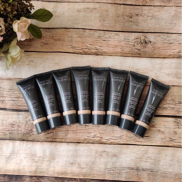 Mary Kay Timewise Matte 3D Foundation Ivory And Beige - Picture 1 of 7